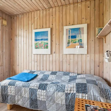 Awesome In With 3 Bedrooms And Internet *