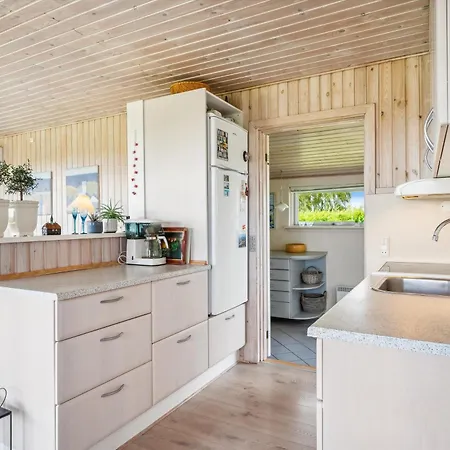 Awesome In With 3 Bedrooms And Internet