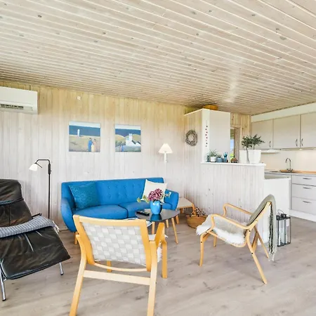 Awesome In With 3 Bedrooms And Internet