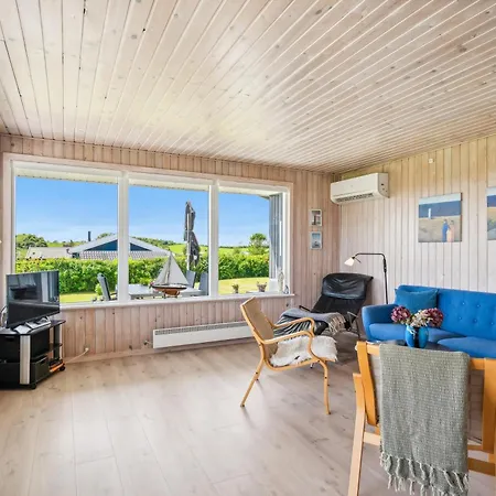 Awesome In With 3 Bedrooms And Internet