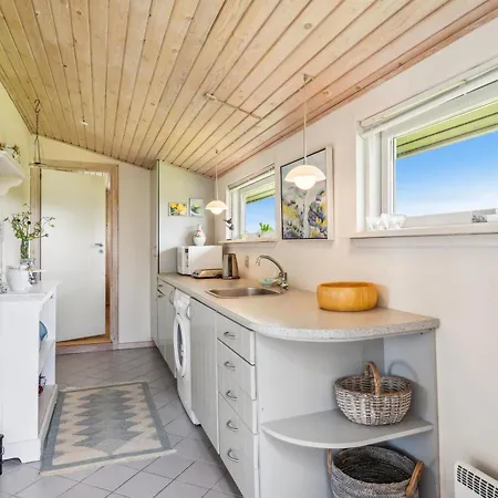 Awesome In With 3 Bedrooms And Internet Holiday home *